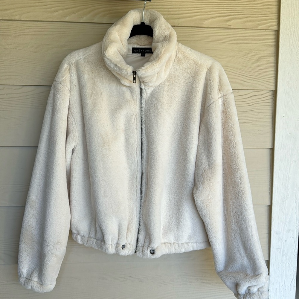 UNEKFORM Size M ~ dry clean fauz fur coat.